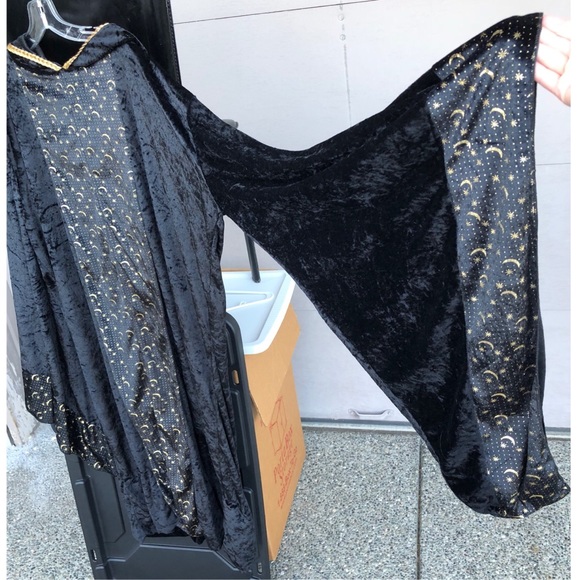 Cloak - Picture 3 of 6